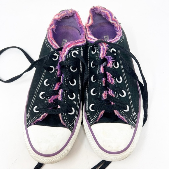 CONVERSE BLACK WITH PINK LOW TOP SNEAKERS CHUCK TAYLOR WOMENS SZ 6 - Picture 1 of 7